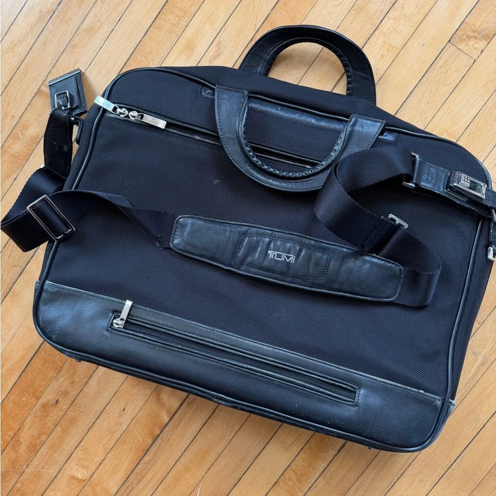 Vintage TUMI Innovation 17